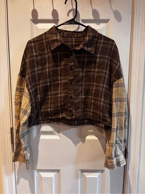 SHEIN Brown and Cream Plaid Cropped Button-Down Shirt
